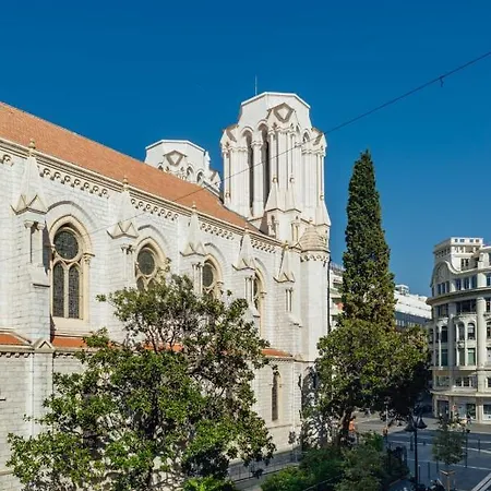 Le Notre Dame 3br With Ac And Balcony In The Heart Of Welkeys *