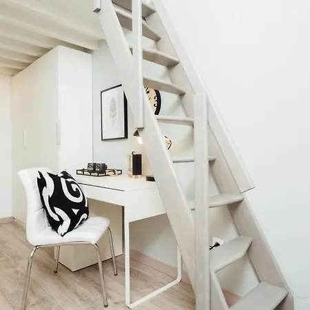 Le Notre Dame 3br With Ac And Balcony In The Heart Of Welkeys